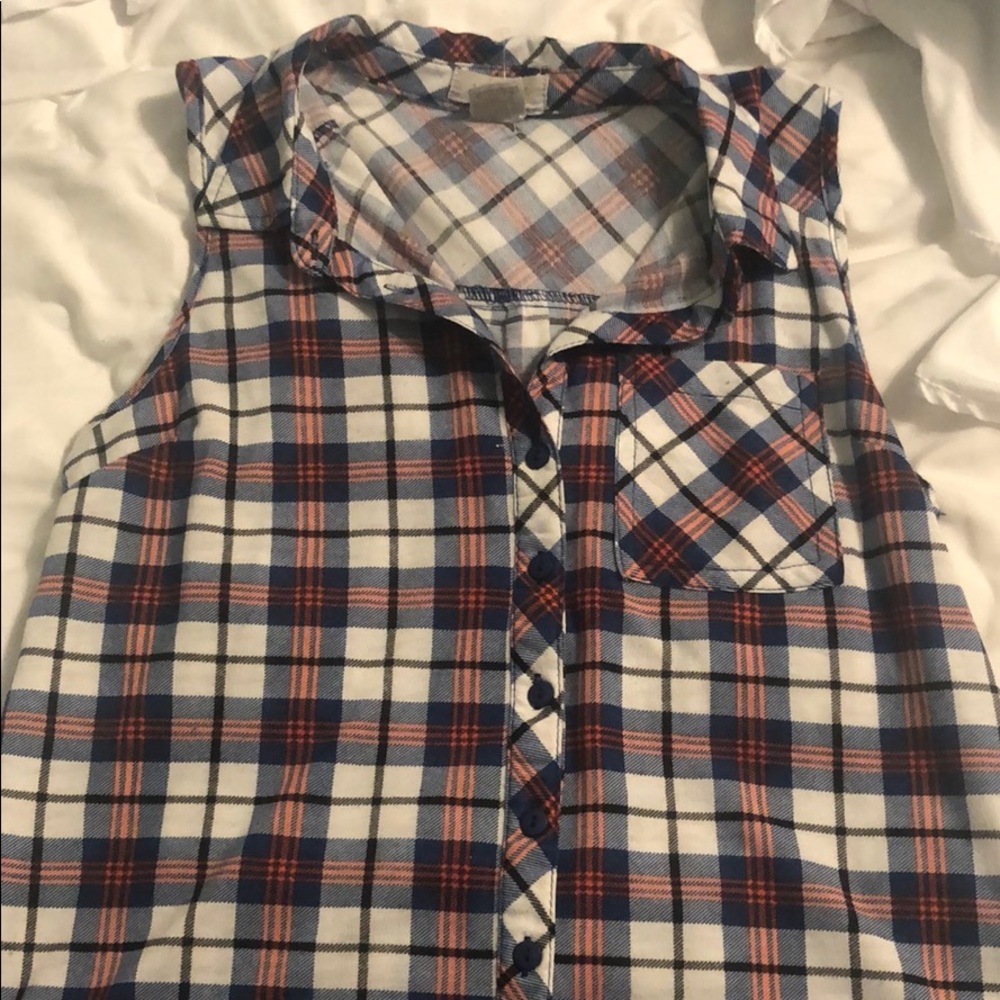 Sleeveless plaid tee